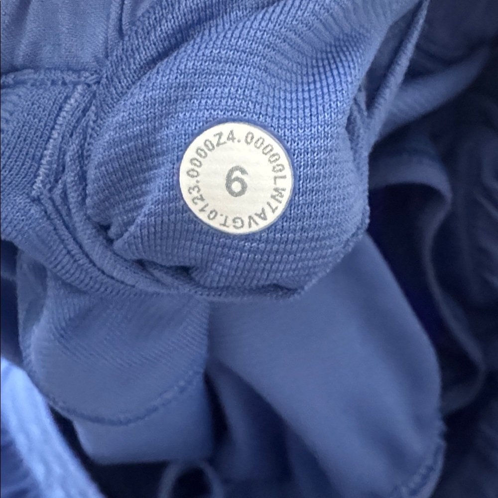 Lululemon Hotty Hot Shorts, Size 6 Wild Indigo - Picture 4 of 4